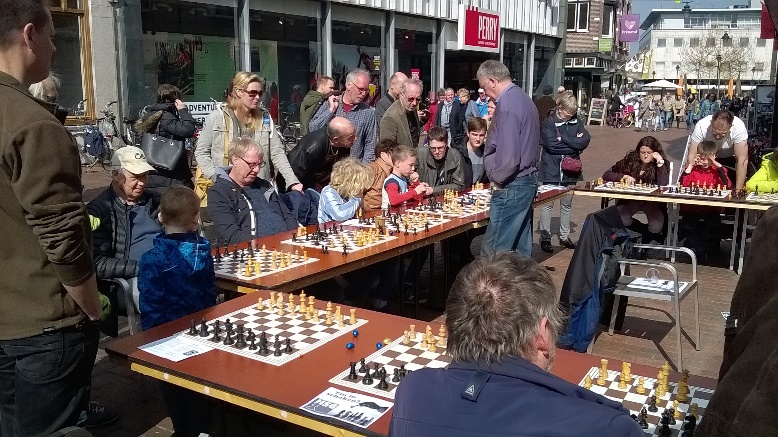 de Hilversumse schaakcoryfeeën Hans Bö